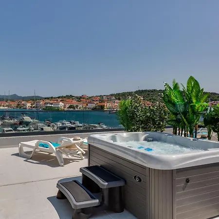 Penthouse Dora Apartman *