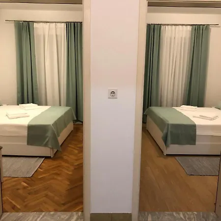 Apartment Dora *