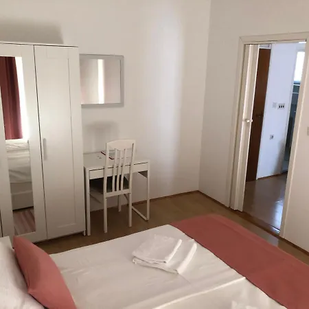 Apartment Dora *