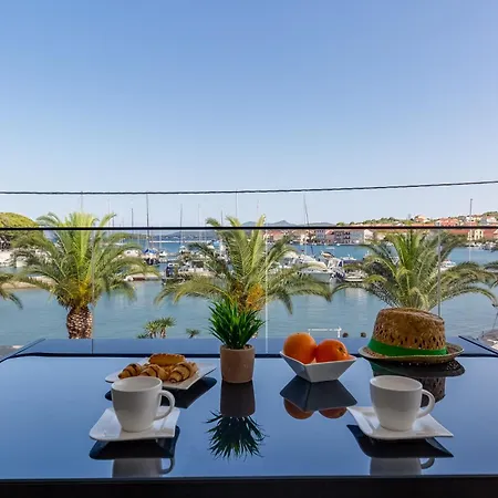 Lejlighed Penthouse Dora