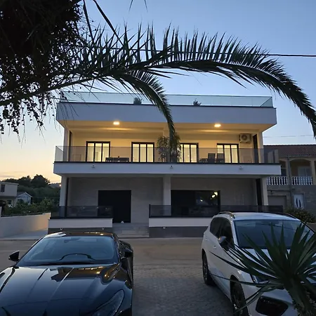 Penthouse Dora