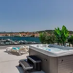 Penthouse Dora شقة *
