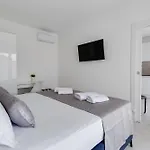 Penthouse Dora شقة *
